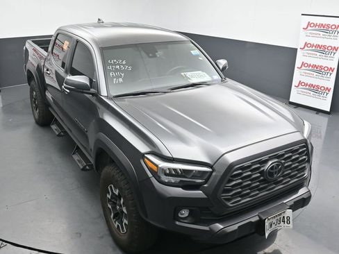 Used 2022 Toyota Tacoma TRD Off-Road AWD/4WD image 10
