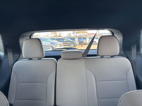 Used 2025 Chevrolet Traverse LT image 26