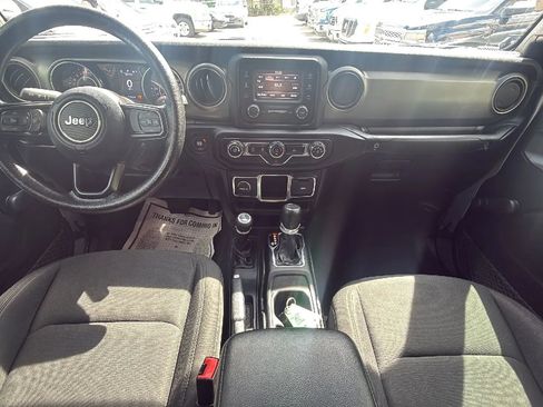 Used 2021 Jeep Gladiator Sport image 10