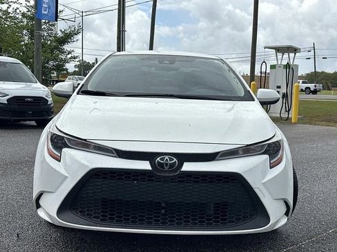 Used 2022 Toyota Corolla LE w/ LE Convenience Package FWD image 2