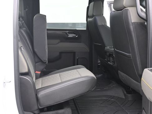 Used 2024 Chevrolet Silverado 2500 ZR2 w/ Technology Package AWD/4WD image 12