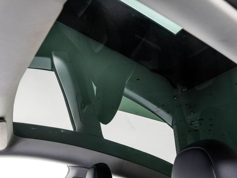 Used 2024 Tesla Model Y Long Range RWD image 19