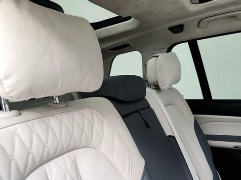 Used 2025 BMW X7 M60i AWD/4WD image 40