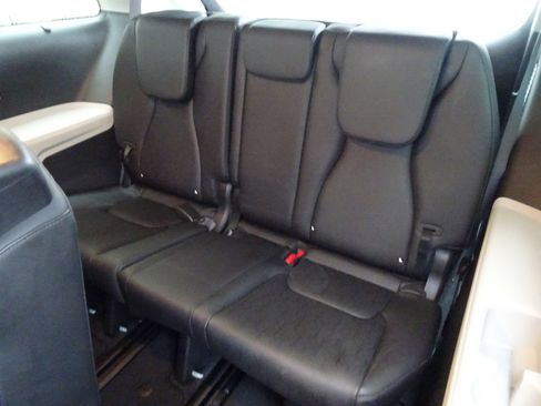 Used 2023 Kia Carnival SX image 14