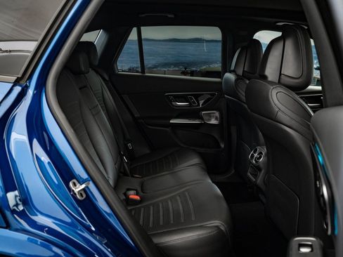 Used 2024 Mercedes-Benz GLC 300 4MATIC w/ AMG Line image 46