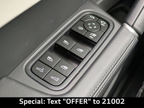 Used 2025 Porsche Cayenne image 27