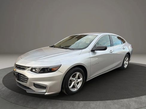 Used 2018 Chevrolet Malibu LS image 1