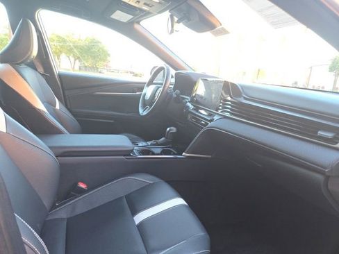 Used 2025 Toyota Camry SE image 14