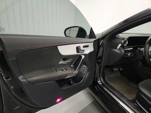 Used 2023 Mercedes-Benz CLA 250 image 21