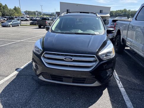 Used 2018 Ford Escape Titanium w/ Ford Safe & Smart Package FWD image 6