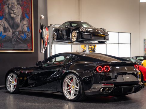 Used 2018 Ferrari 812 Superfast RWD image 13