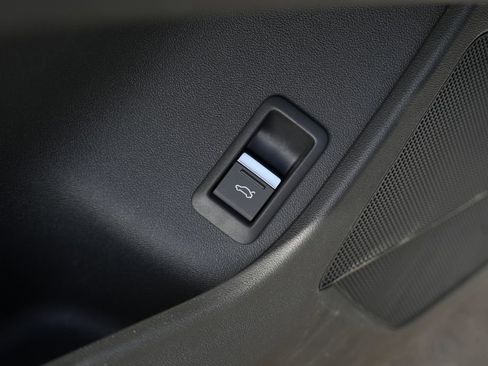 Used 2024 Audi Q4 e-tron Premium Plus w/ Premium Plus image 25