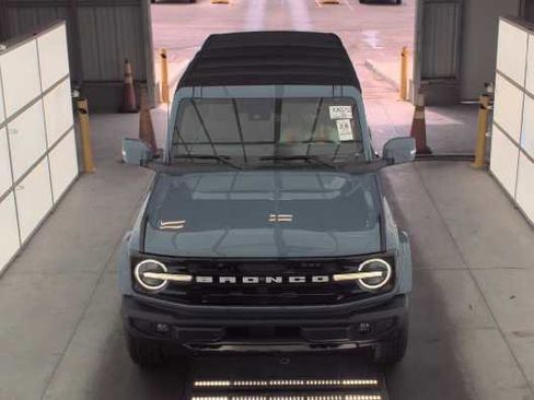 Used 2025 Ford Bronco Outer Banks AWD/4WD image 3