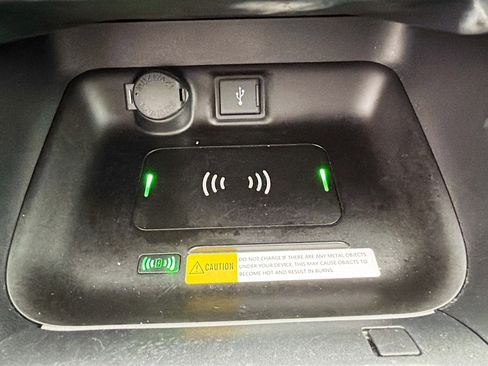 Used 2022 Toyota RAV4 XLE Premium image 30