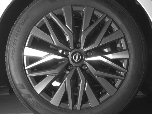 Used 2025 Nissan Altima 2.5 SV FWD image 17