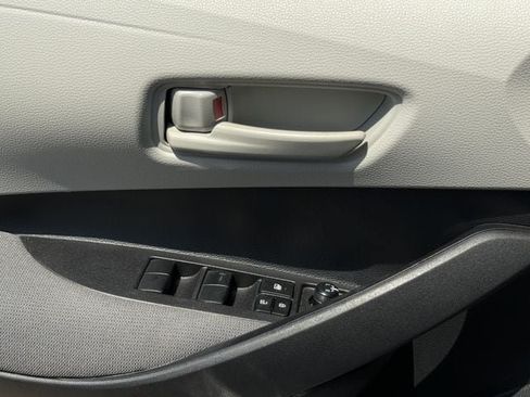 Used 2025 Toyota Corolla LE FWD image 23