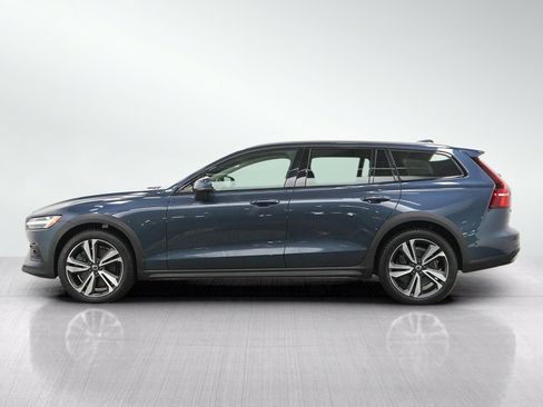 Used 2023 Volvo V60 B5 Cross Country Plus w/ Climate Package AWD/4WD image 2