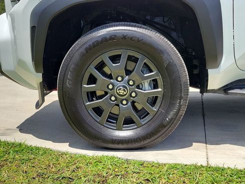 Used 2025 Toyota 4Runner SR5 AWD/4WD image 3