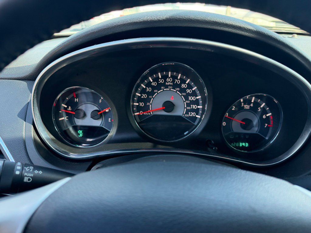 Used 2013 Chrysler 200 Touring FWD image 17