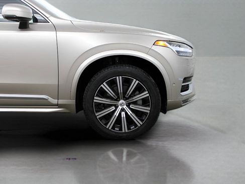 Used 2023 Volvo XC90 B5 Plus w/ Protection Package Premier image 17