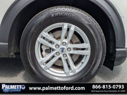 Used 2024 Ford Explorer XLT image 10