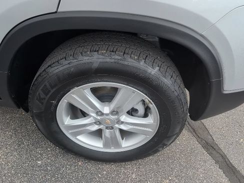 Used 2022 Chevrolet Trax LS w/ Tint and Cruise Package AWD/4WD image 13