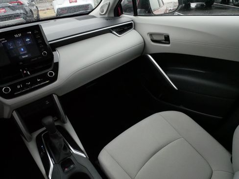 Certified 2022 Toyota Corolla Cross LE w/ Moonroof Package image 11