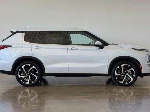 Used 2024 Mitsubishi Outlander AWD image 4