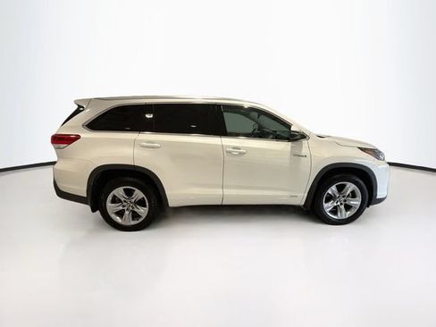 Used 2019 Toyota Highlander Limited w/ Carpet Mat Package (TMS) AWD/4WD image 7