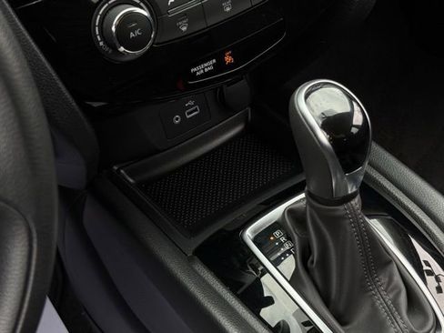 Used 2019 Nissan Rogue S image 30