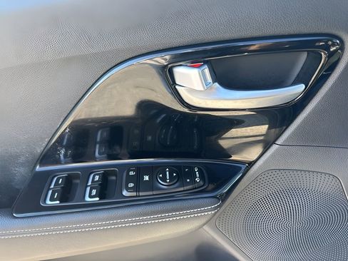 Used 2022 Kia Niro EX w/ Cold Weather Package image 26