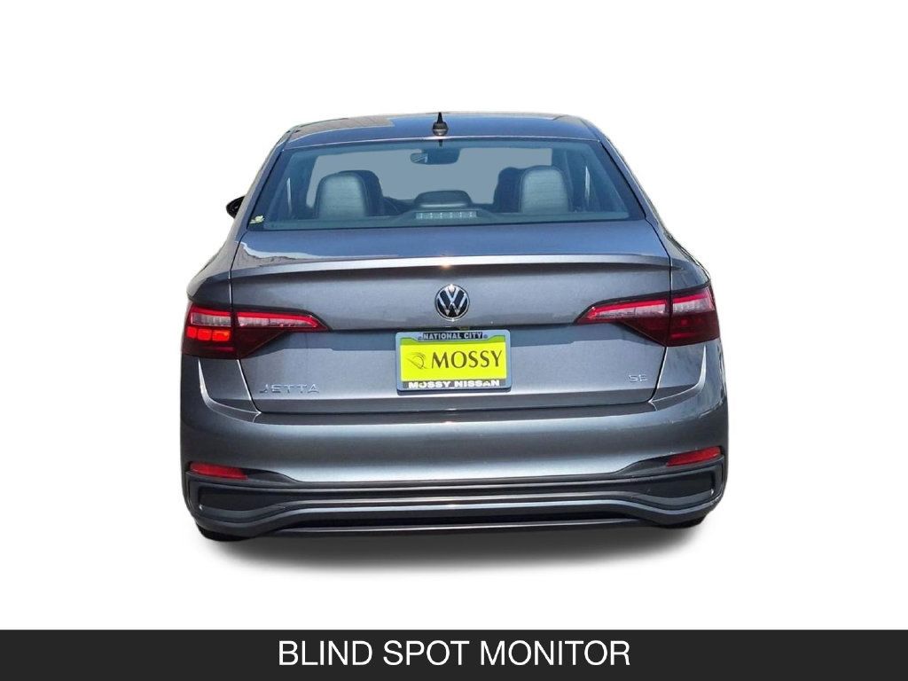 Used 2024 Volkswagen Jetta SE FWD image 8