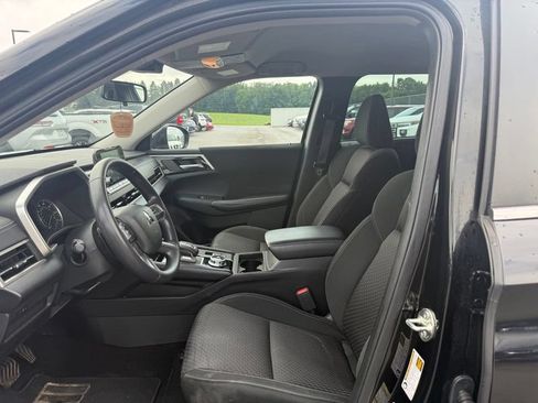 Used 2023 Mitsubishi Outlander ES AWD/4WD image 3