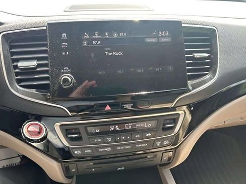 Used 2019 Honda Pilot Touring image 10