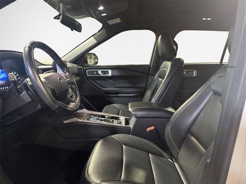 Used 2020 Ford Explorer XLT w/ Equipment Group 202A image 12