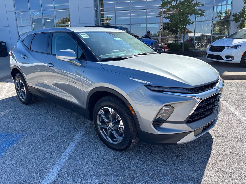 Used 2025 Chevrolet Blazer LT FWD image 5
