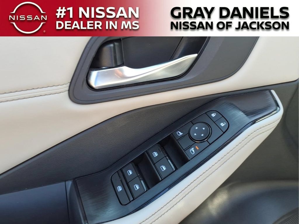 Used 2023 Nissan Rogue SV w/ SV Premium B Package FWD image 12