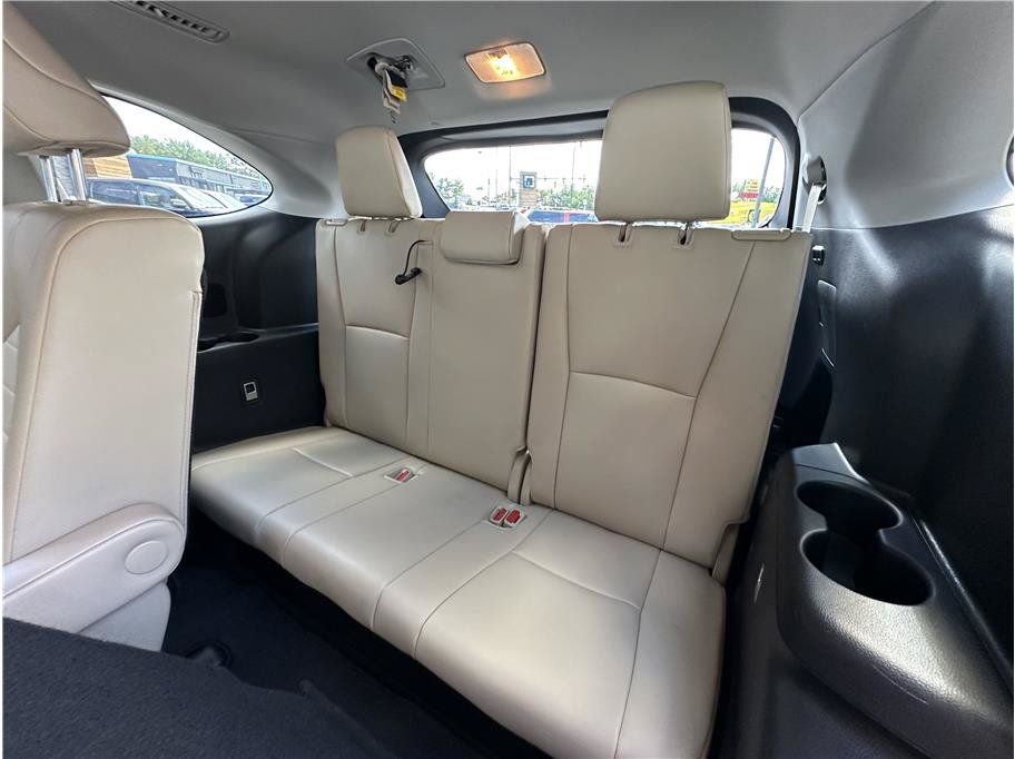 Used 2022 Toyota Highlander XLE AWD/4WD image 17