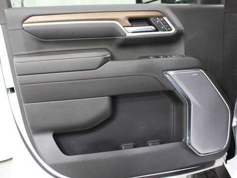 Used 2024 Chevrolet Silverado 2500 High Country w/ Technology Package AWD/4WD image 7