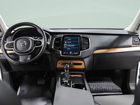 Used 2022 Volvo XC90 T6 Momentum w/ Advanced Package image 10