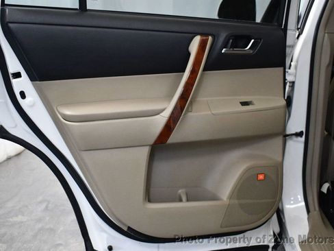 Used 2012 Toyota Highlander Limited w/ Tow Pkg image 23