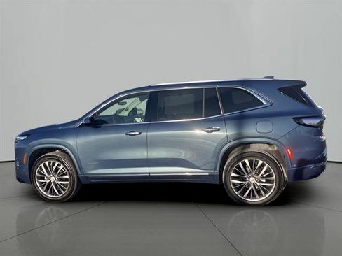 Used 2025 Buick Enclave Avenir image 2