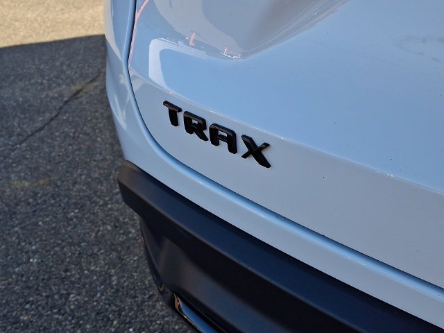 Used 2024 Chevrolet Trax RS w/ Sunroof Package FWD image 39