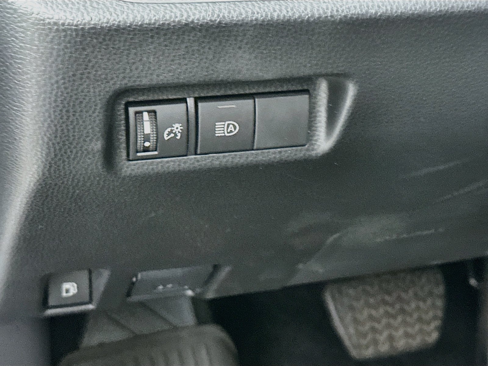 Certified 2025 Toyota RAV4 XLE AWD/4WD image 10
