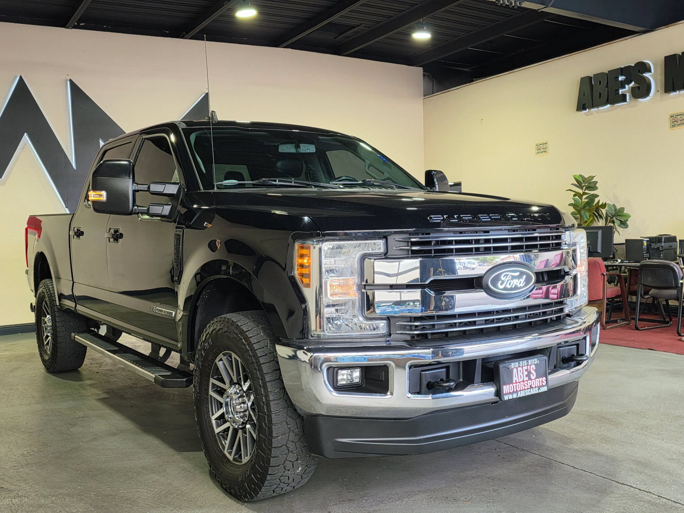 Used 2019 Ford F250 Lariat w/ Lariat Value Package AWD/4WD image 3