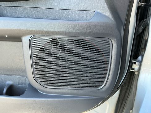 Used 2023 Toyota Sienna Limited image 27