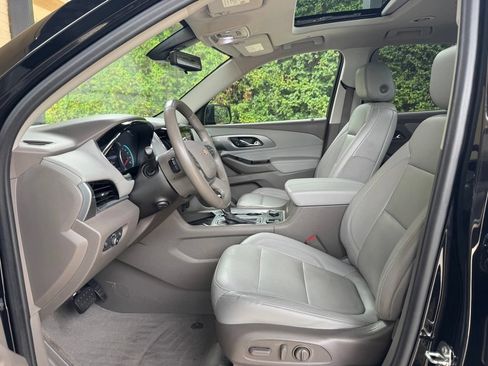 Used 2020 Chevrolet Traverse Premier FWD image 10