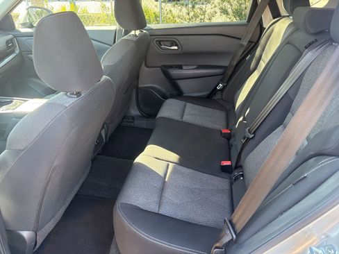 Used 2025 Nissan Rogue SV image 28