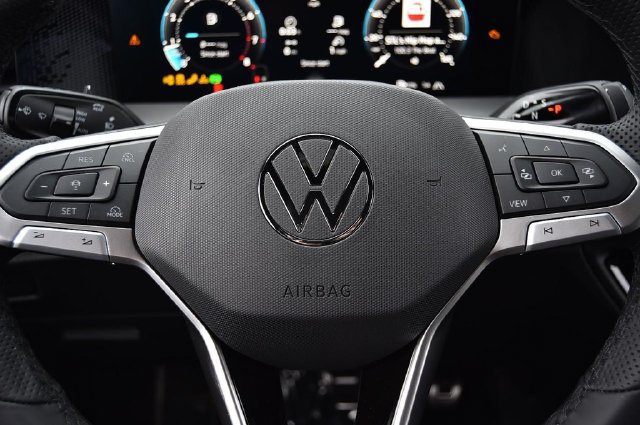 New 2026 Volkswagen Tiguan SE R-Line AWD/4WD image 18