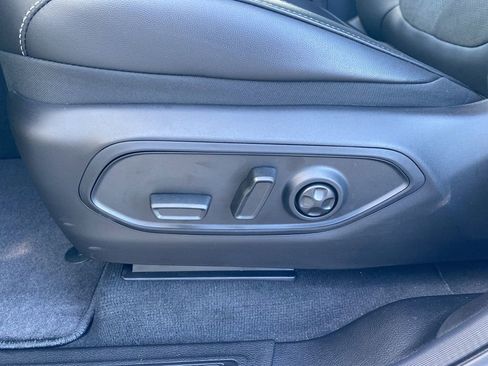 New 2025 Jeep Grand Cherokee Altitude image 13